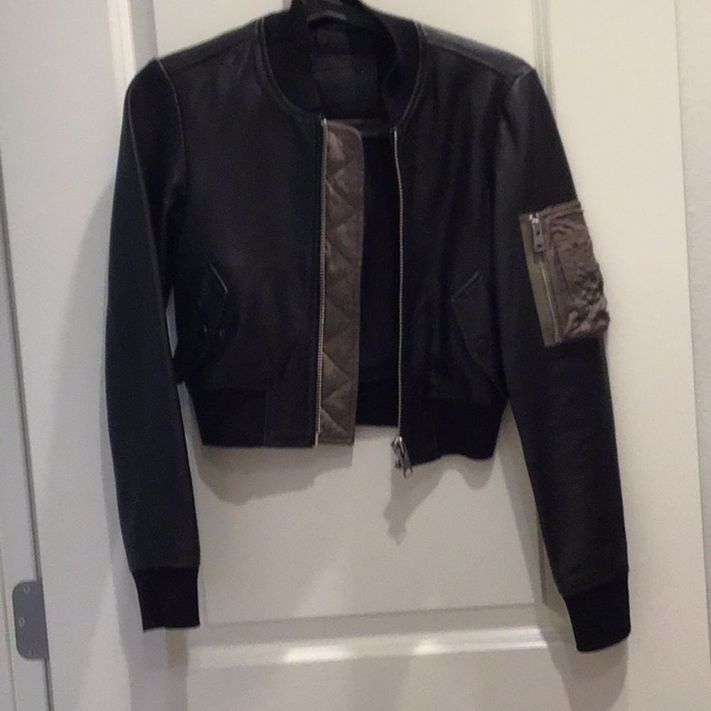 Leather jacket crop